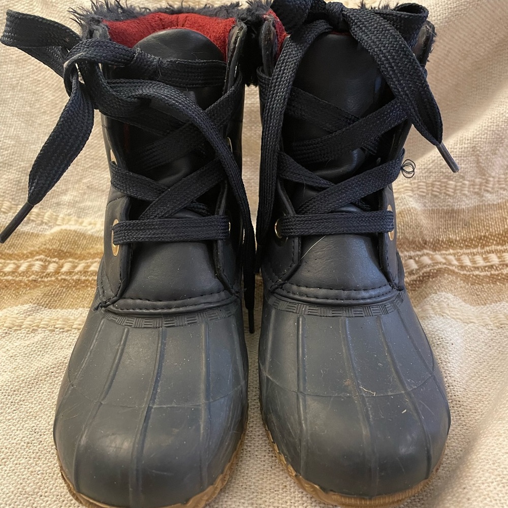 Tommy Hilfiger Size 6M Duck Boots A/G